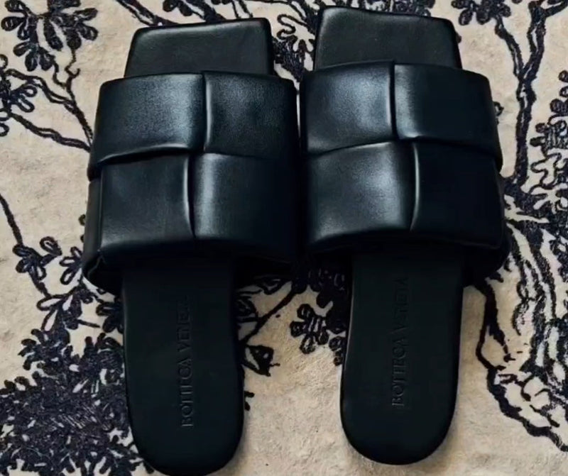 IT GIRL SLIDES